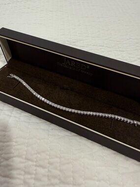 7.45 lab grown diamond tennis bracelet in 18k gold